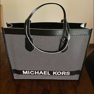 Women Michael kors tote purse